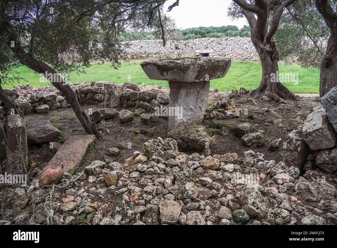 Taula, villaggio preistorico a Torrellafuda, Ciutadella a Minorca, Isole Baleari, Spagna Foto Stock