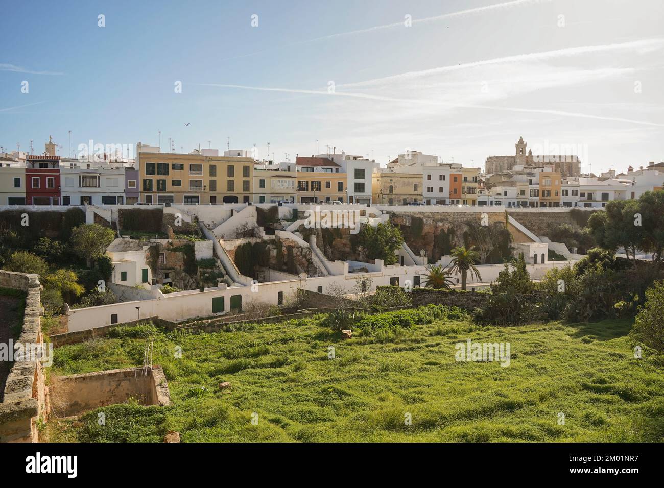 Ciutadella Spagna. Il centro storico con le mura della città spagnola Ciutadella, Minorca, Isole Baleari, Spagna Foto Stock