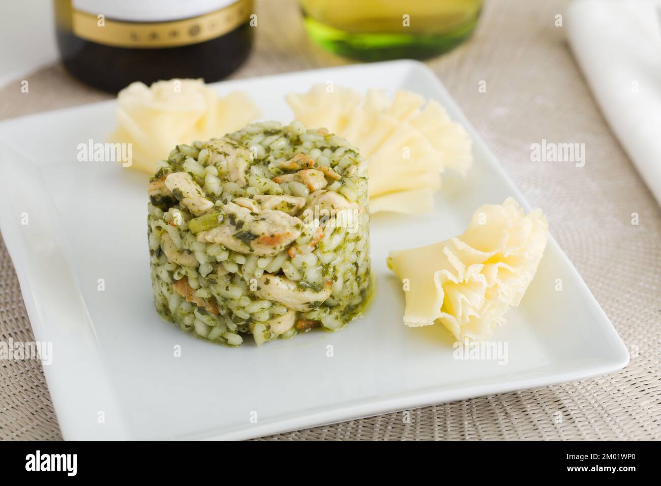 Pollo e pesto risotto con formaggio Foto Stock