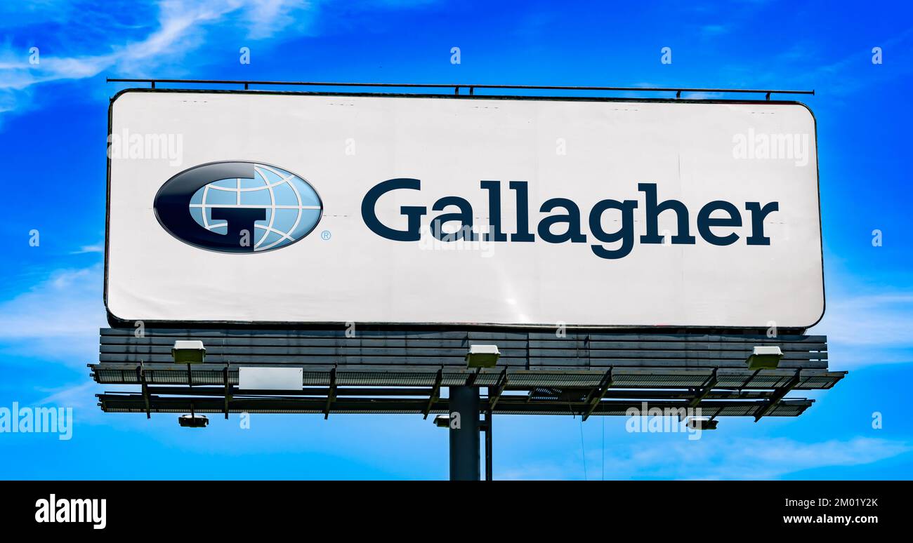 POZNAN, POL - 13 SETTEMBRE 2022: Affissione pubblicitaria che mostra il logo di Arthur J. Gallagher e Co, un intermediazione assicurativa globale e la gestione del rischio se Foto Stock