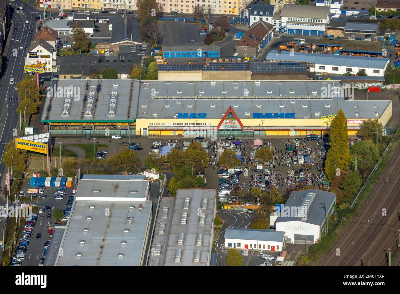 Veduta aerea, mercato delle pulci presso il negozio di articoli per il fai da te Max Bahr, Altenhagen, Hagen, Ruhr, Renania settentrionale-Vestfalia, Germania, visitatori, DE, Europa, fotografia aerea Foto Stock