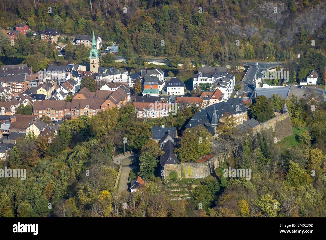 Veduta aerea, Castello di Hohenlimburg, Chiesa protestante riformata di Hohenlimburg, Hohenlimburg, Hagen, zona della Ruhr, Renania settentrionale-Vestfalia, Germania, culto si Foto Stock