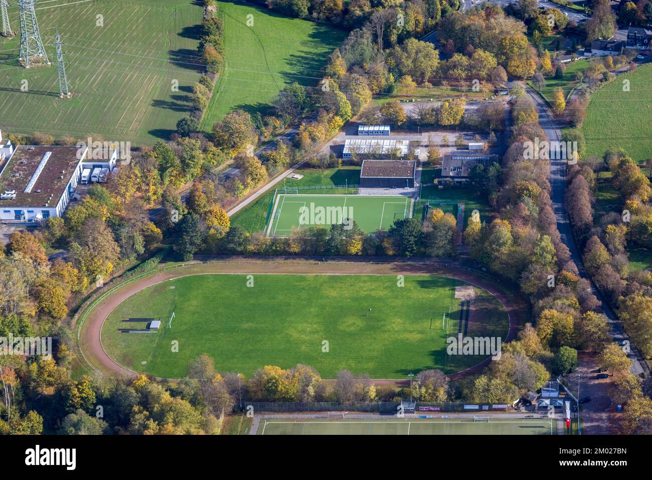 Vista aerea, Kirchende impianti sportivi, campo da calcio, sala sportiva della scuola speciale Altes Pfarrhaus, Westende, Herdecke, Ruhr, Nord Reno-noi Foto Stock