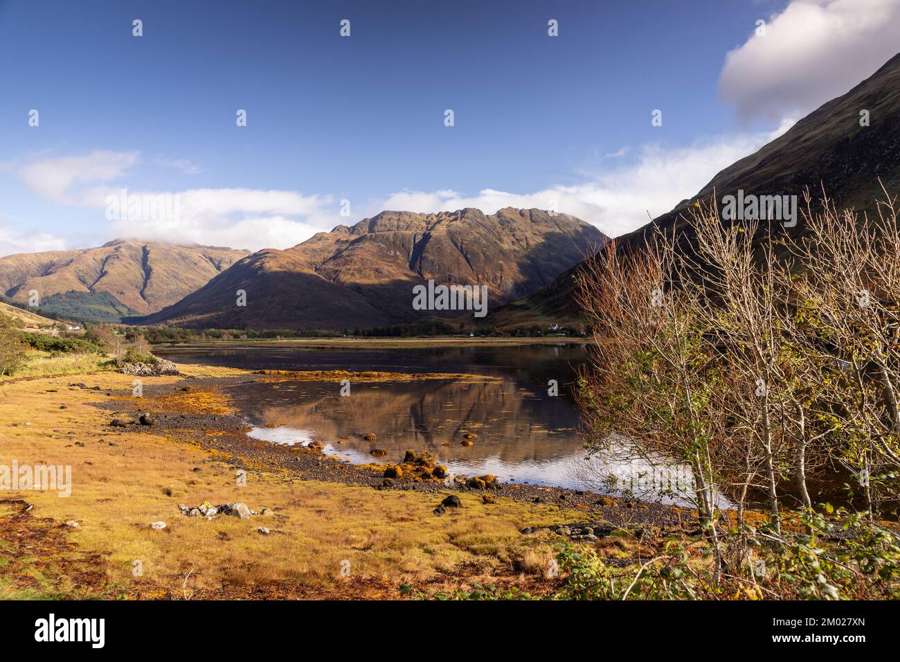 Loch Cluanie negli altopiani della Scozia Foto Stock