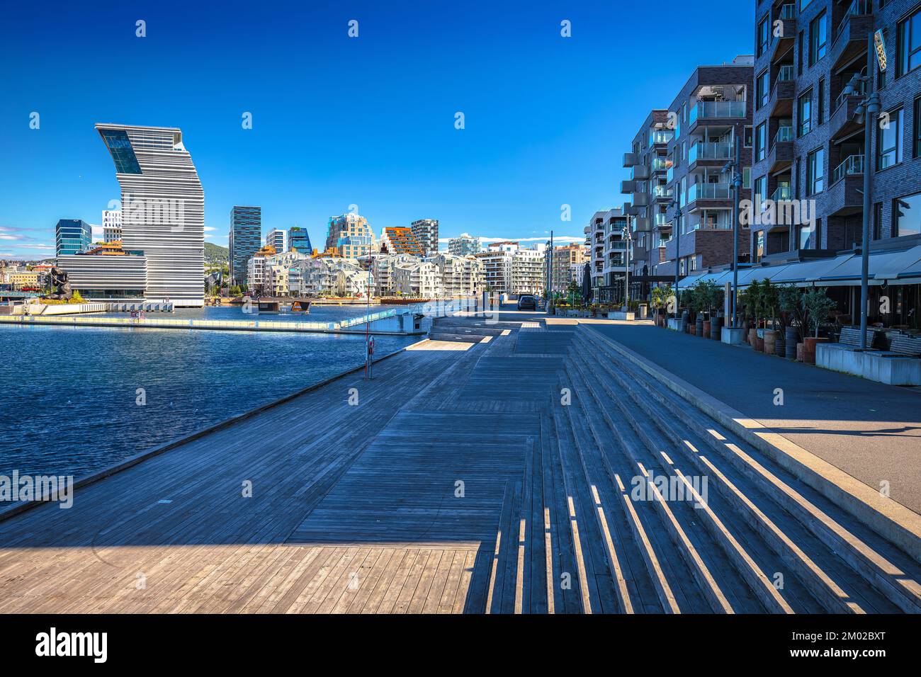Architettura contemporanea della vista sul lungomare di Oslo, edifici moderni nella capitale della Norvegia Foto Stock