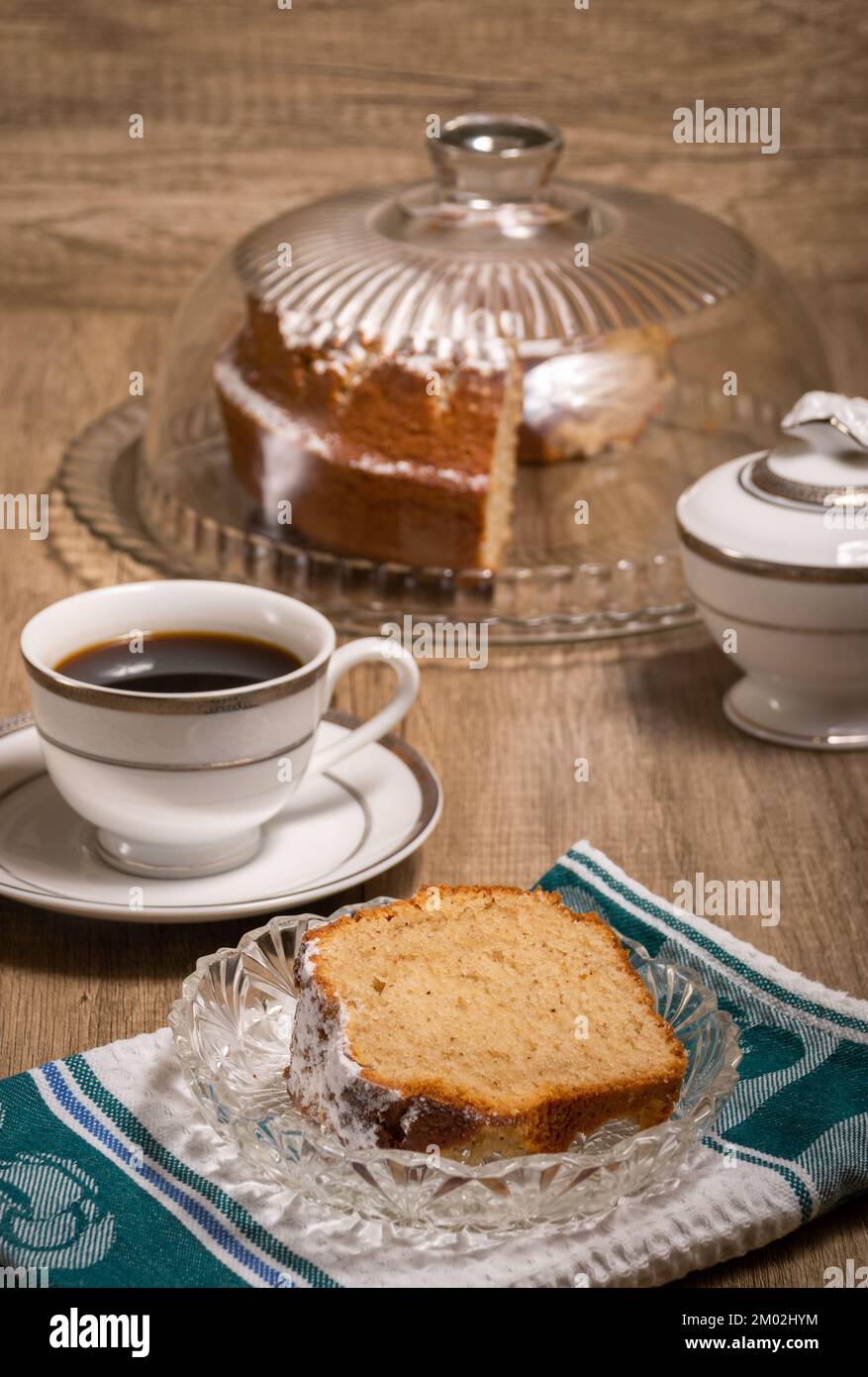 Torta di sterlina fatta in casa e tazza di caffè Foto Stock