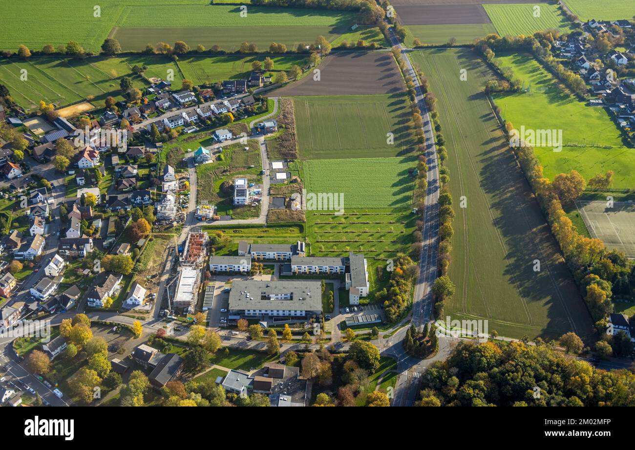 Vista aerea, nuova area edificabile Pastoratsfeld, insediamento per la protezione del clima a Kiebitzweg, centro pensionistico Peter and Paul, Methler, Kamen, Ruhr Foto Stock