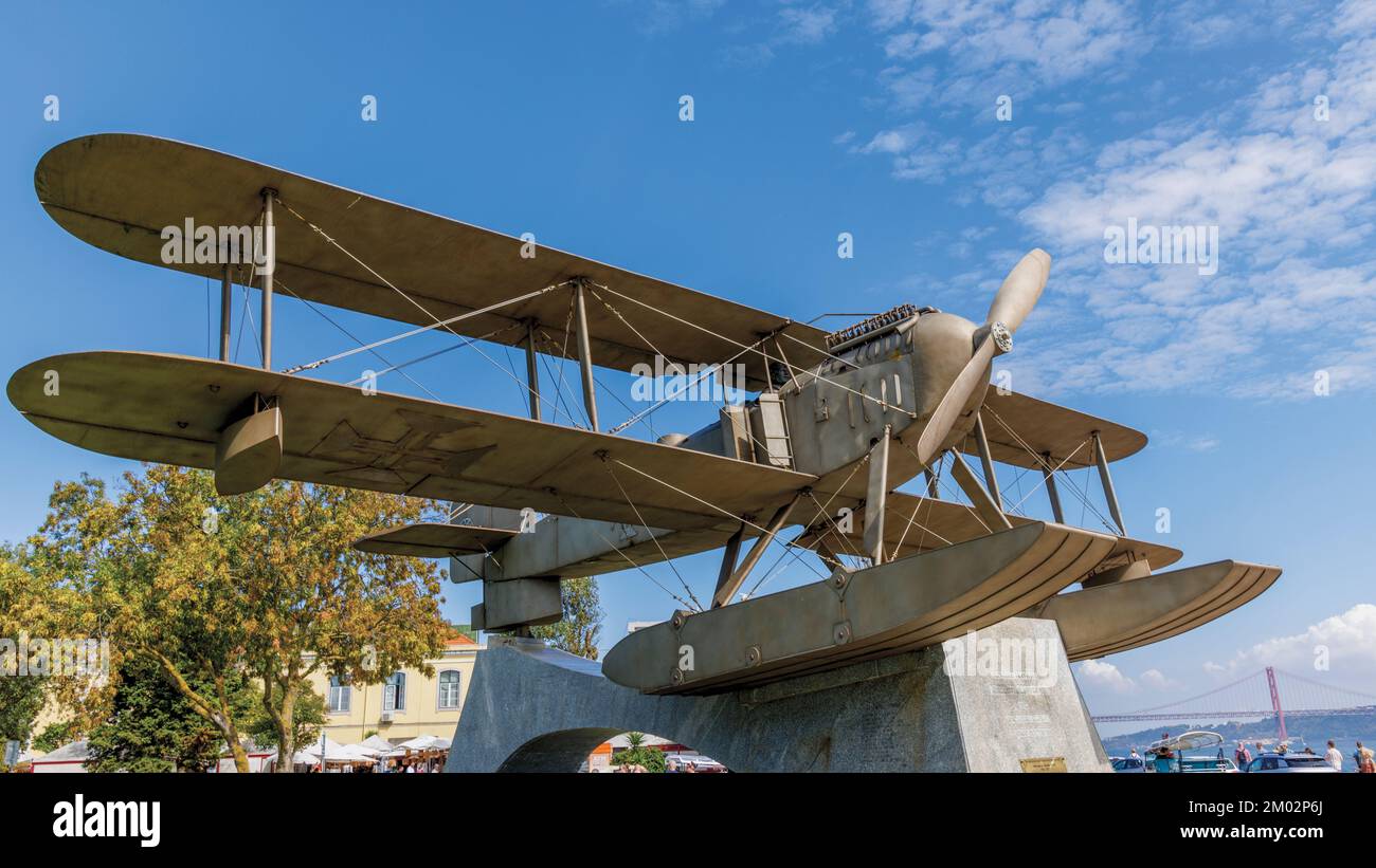 Lisbona, Portogallo. Replica di Fairey 17, uno dei tre aerei a fare il primo passaggio Sud Atlantico nel 1922. L'aereo, dato il nome di Santa Cru Foto Stock