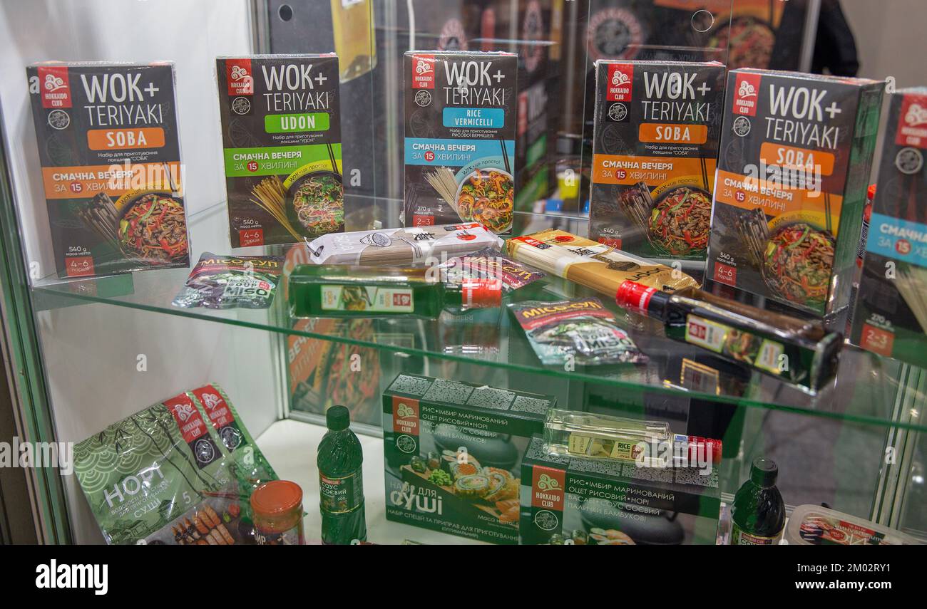 Kiev, Ucraina - 04 novembre 2021: Ingredienti per la cucina del sushi alla Fiera del vino e degli alcolici, il principale evento per il mercato del vino e degli alcolici in EAS Foto Stock