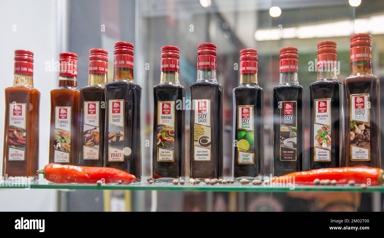Kiev, Ucraina - 04 novembre 2021: Le salse Hokkaido Club alla Fiera del vino e degli alcolici, il principale evento per il mercato del vino e degli alcolici nell'Europa orientale Foto Stock
