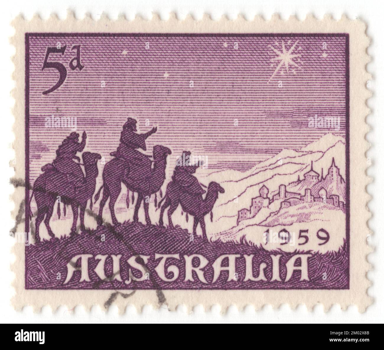 AUSTRALIA — 1959 novembre 4: Un francobollo viola da 5 pence che raffigura l'approccio delle scene natalizie dei Magi. I Magi biblici, detti anche (tre) saggi o (tre) Re, anche i tre Magi erano distinti stranieri nel Vangelo di Matteo e nella tradizione cristiana. Si dice che abbiano visitato Gesù dopo la sua nascita, portando doni d'oro, di incenso e di mirra. Sono figure regolari nei racconti tradizionali delle celebrazioni del Natale e sono una parte importante della tradizione cristiana Foto Stock