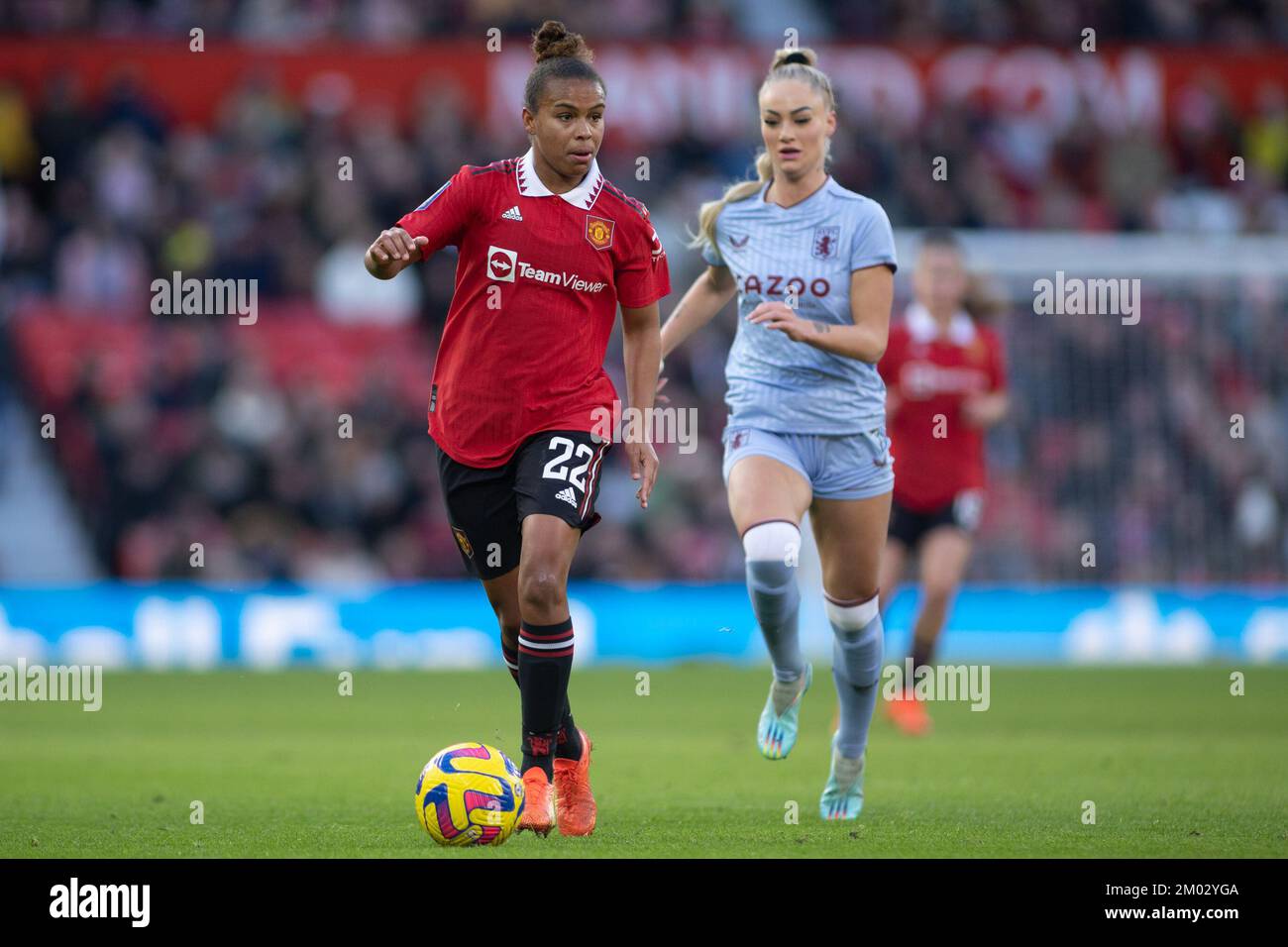 Manchester, Regno Unito. 03rd Dec, 2022. Old Trafford, Manchester, Lancashire, 3rd dicembre 2022. Manchester Utd Women vs Aston Villa Women in the Barclays WomenÕs Super League Nikita Paris of Manchester Utd Women Credit: Touchlinepics/Alamy Live News Foto Stock