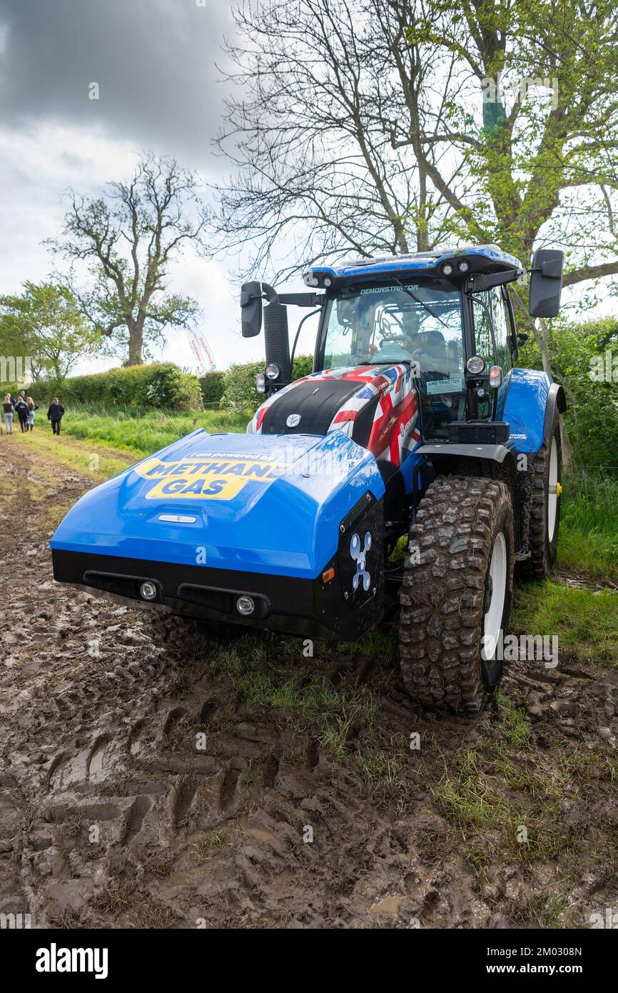 Trattore New Holland alimentato a idrogeno presso un'esposizione agricola, Dumfries, Regno Unito. Foto Stock