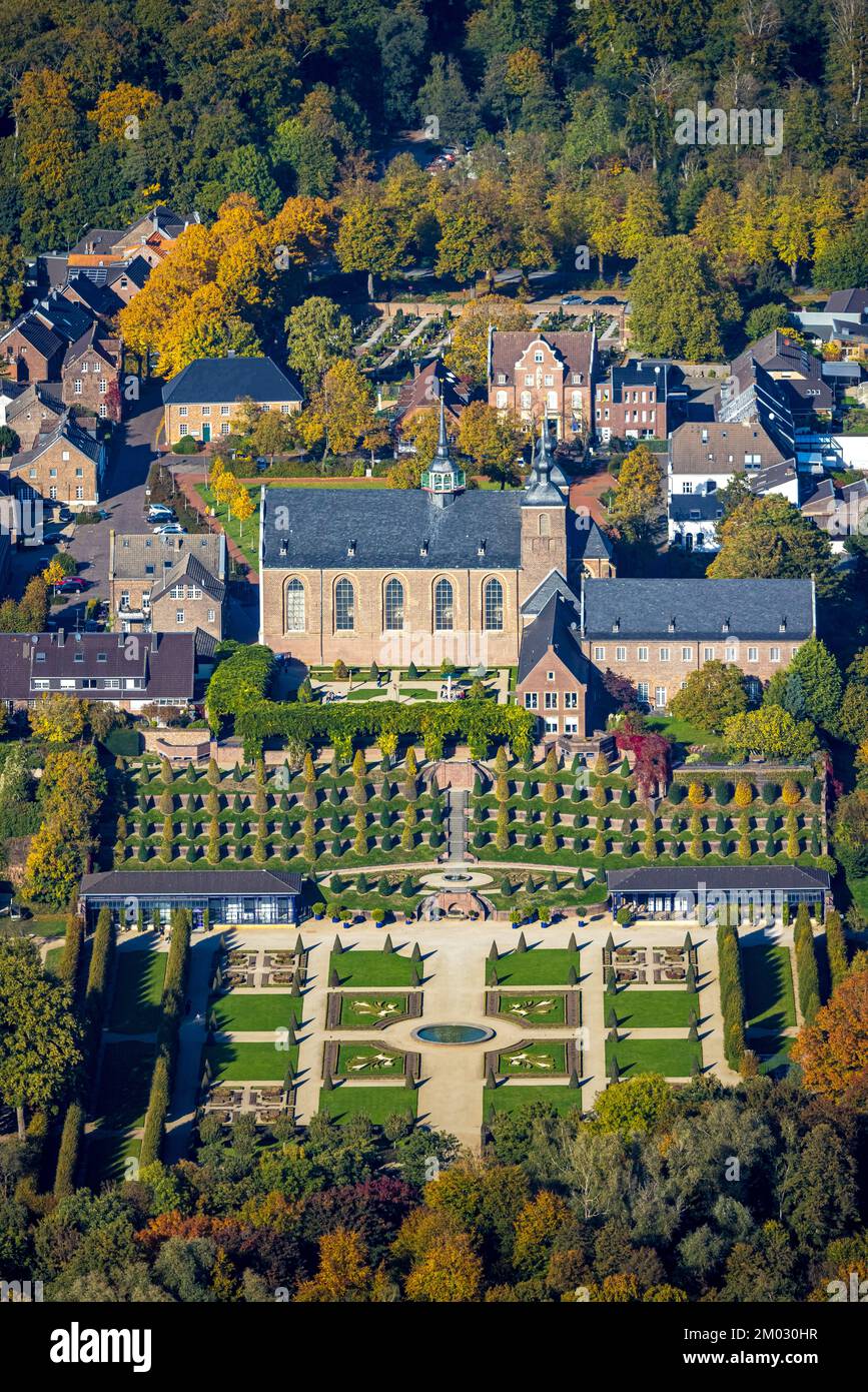 Veduta aerea, monastero di Kamp, chiesa abbaziale cattolica, giardino del monastero, terrazza giardino, Kamperbrück, Kamp-Lintfort, basso Reno, zona della Ruhr, Nord Reno- Foto Stock