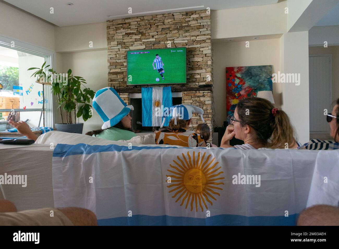 3 dicembre 2022: Qatar 2022. Argentina vs Australia gli argentini si riuniscono per guardare la partita in casa la Nazionale argentina affronta l'Australia nel round del 16 della Coppa del mondo Qatar 2022. (Credit Image: © Maximiliano Ramos/ZUMA Press Wire) Foto Stock