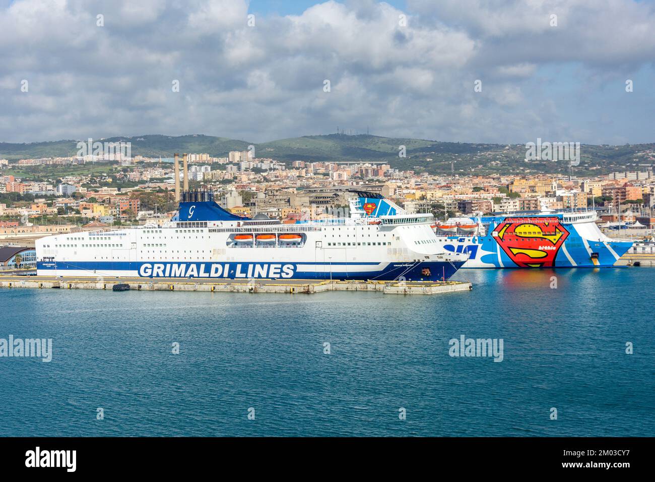 Traghetti attraccati nel porto di Civitavecchia, Civitavecchia, Lazio, Italia Foto Stock