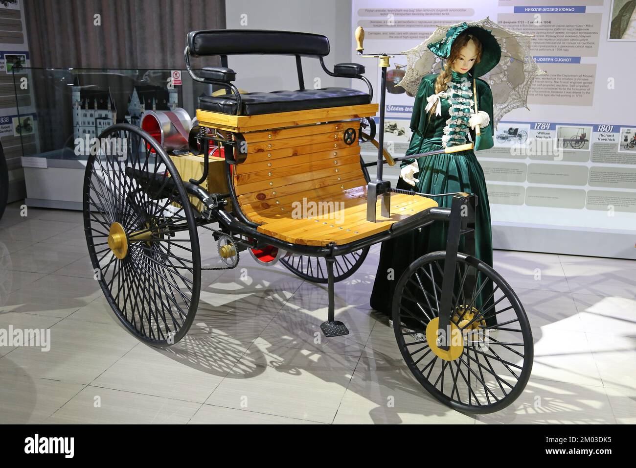 Benz Patent-Motorwagen (1886, replica), Museo Politecnico, Amir Temur Avenue, Tashkent centrale, Provincia di Tashkent, Uzbekistan, Asia centrale Foto Stock