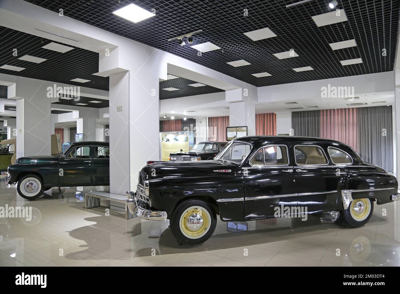 GAZ-12 (alias ZIM M-12, 1954), Museo Politecnico, Amir Temur Avenue, Tashkent centrale, Provincia di Tashkent, Uzbekistan, Asia centrale Foto Stock