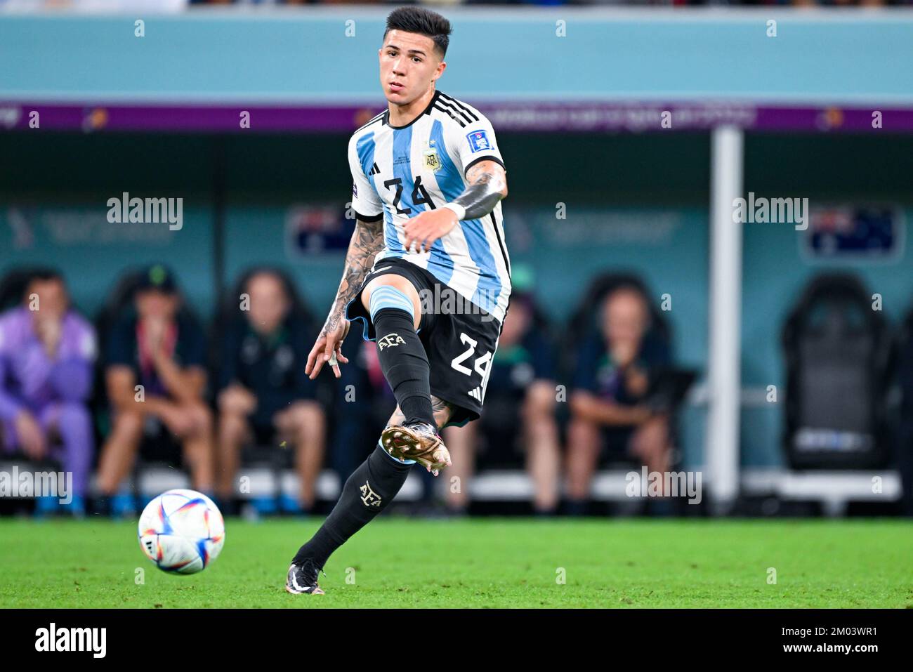 AR Rayyan, Qatar. 03rd Dec, 2022. Enzo Fernandez dell'Argentina durante la Coppa del mondo FIFA Qatar 2022 Round 16 partita tra Argentina e Australia allo stadio Ahmad Bin Ali di Ar-Rayyan, Qatar il 3 dicembre 2022 (Foto di Andrew Surma/ Credit: Sipa USA/Alamy Live News Foto Stock