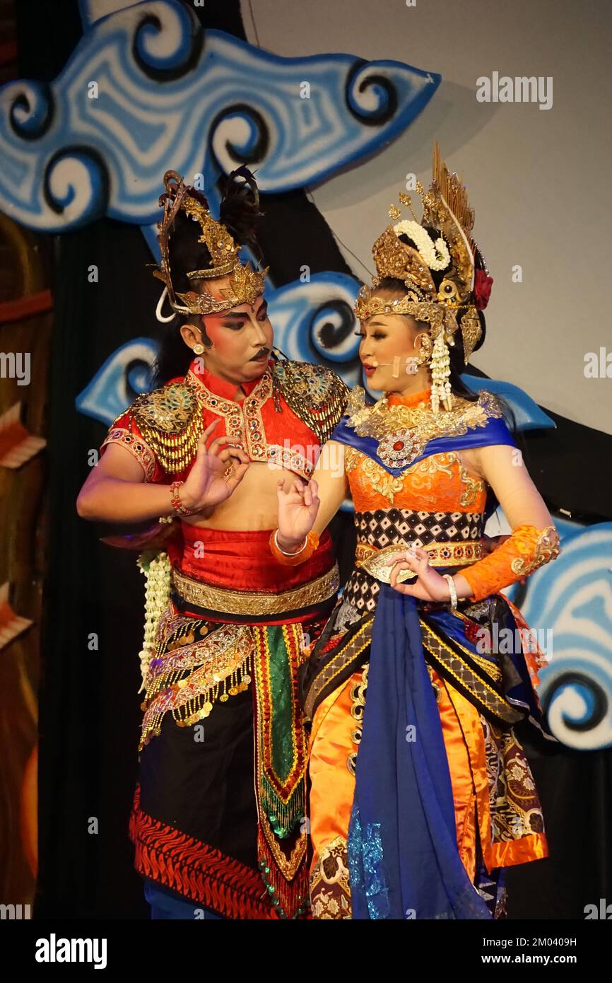 Il teatro di kresnayana con il titolo di Krishna harimurti (Krishna, maestro di leader) Foto Stock