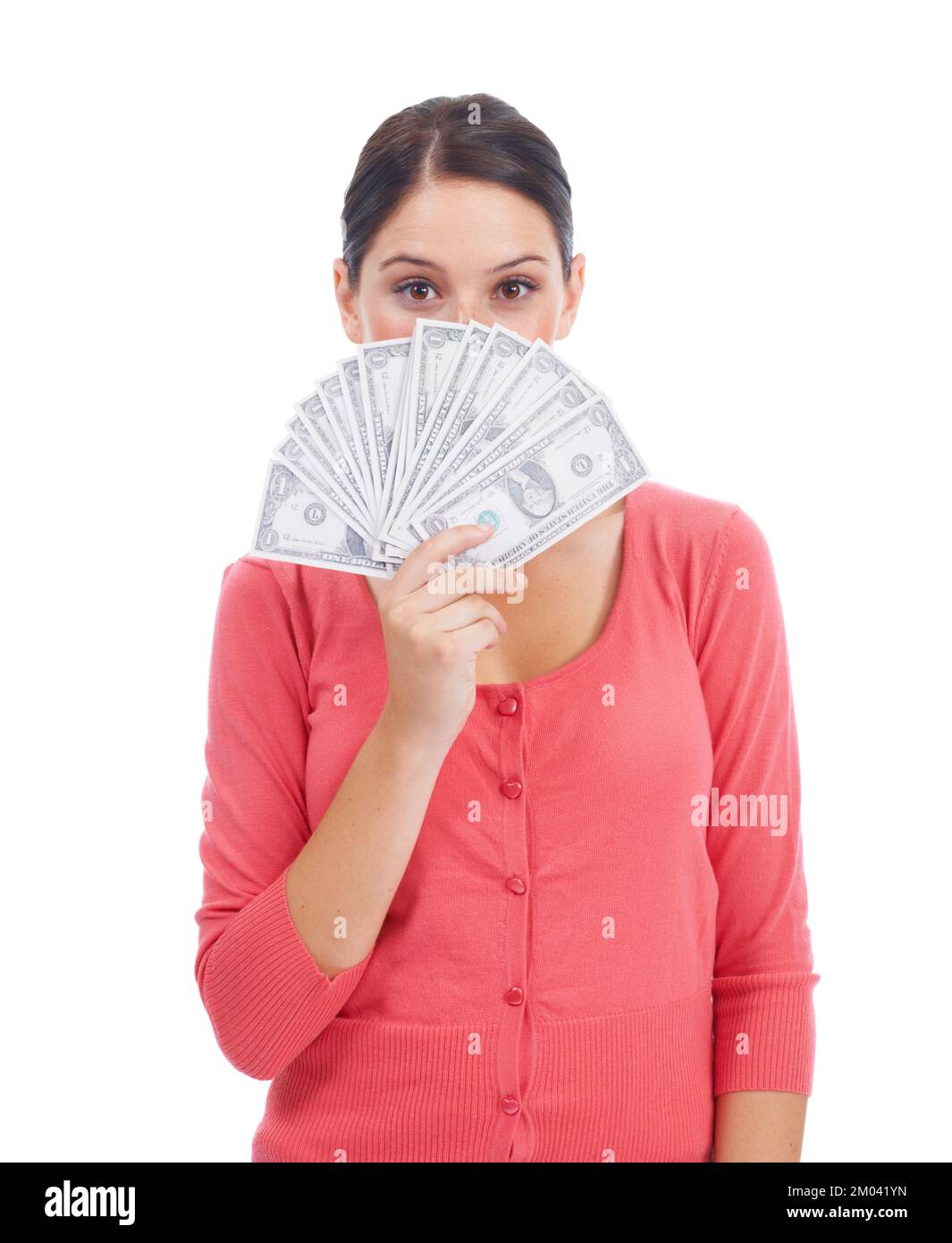 Parla di denaro. Bella giovane donna che copre la bocca con una bacchetta di soldi. Foto Stock