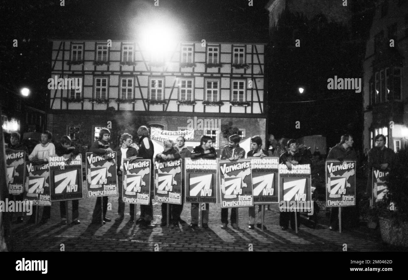 Performance dei giovani radicali di destra (JN), un'organizzazione dell'NPD, il 15.09.1979 a Rinteln, Germania, Europa Foto Stock