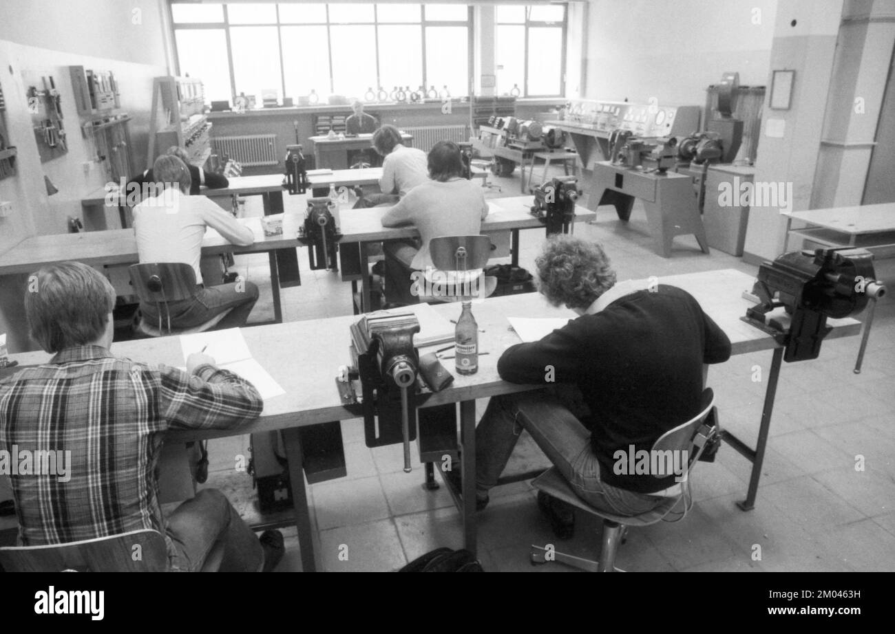 La formazione presso lo stabilimento Volkswagen è richiesta dagli apprendisti ed è considerata esemplare 11.05.1979 a Wolfsburg, Germania, Europa Foto Stock