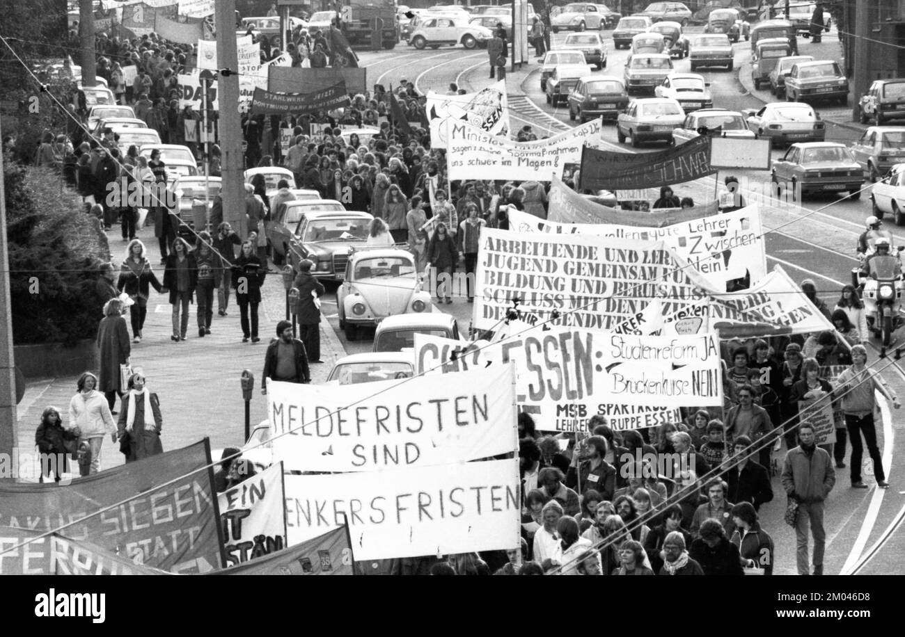 10, 000, convocati dai sindacati, hanno dimostrato il diritto al lavoro e all'istruzione su 22.11.1980 a Dortmund, Germania, Europa Foto Stock