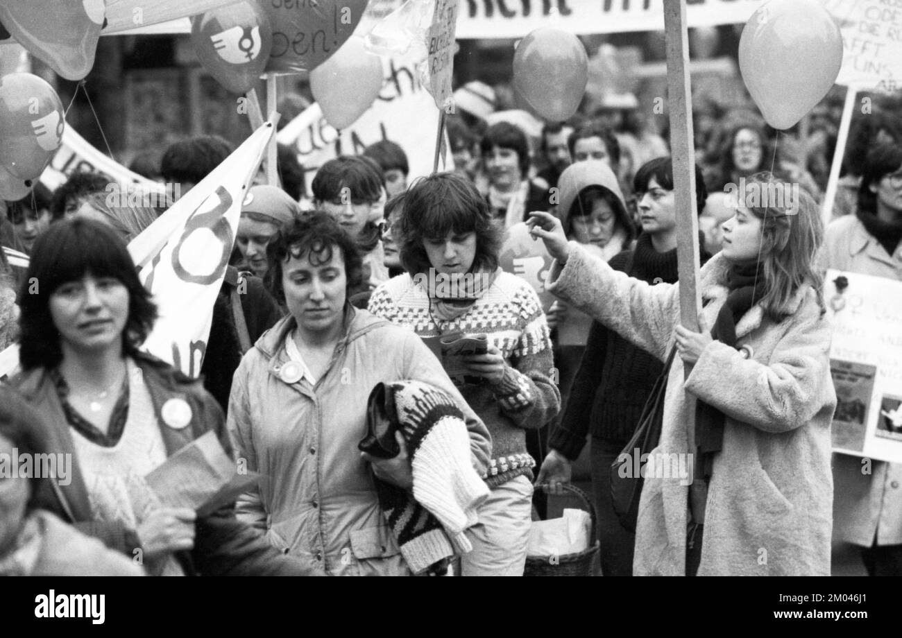 Manifestazione di donne e uomini in occasione della Giornata internazionale della donna, 07.03.1981 a Düsseldorf, Germania, Europa Foto Stock