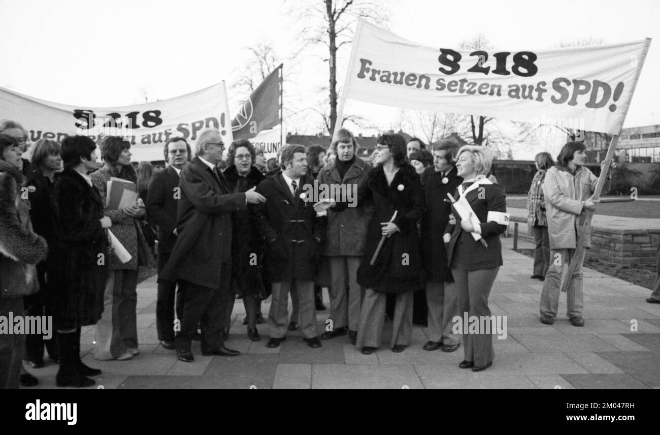 Le proteste della donna nei confronti del DOCUP, del DGB e del DKP contro il paragrafo 218 sull'aborto del 26.2.1975 a Bonn, Germania, Europa Foto Stock