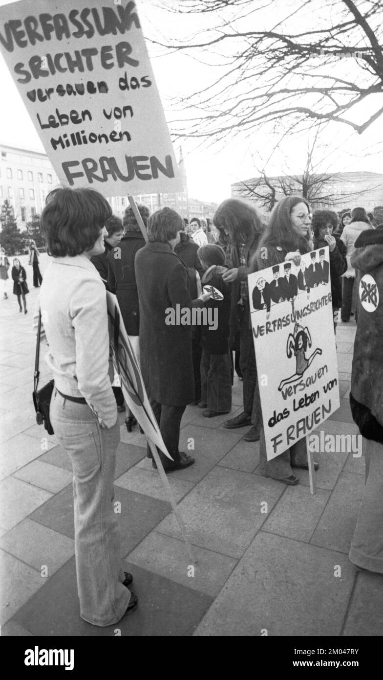 XuLa donna protesta del DOCUP, del DGB e del DKP contro l'aborto paragrafo 218 del 26.2.1975 a Bonn, Germania, Europa Foto Stock