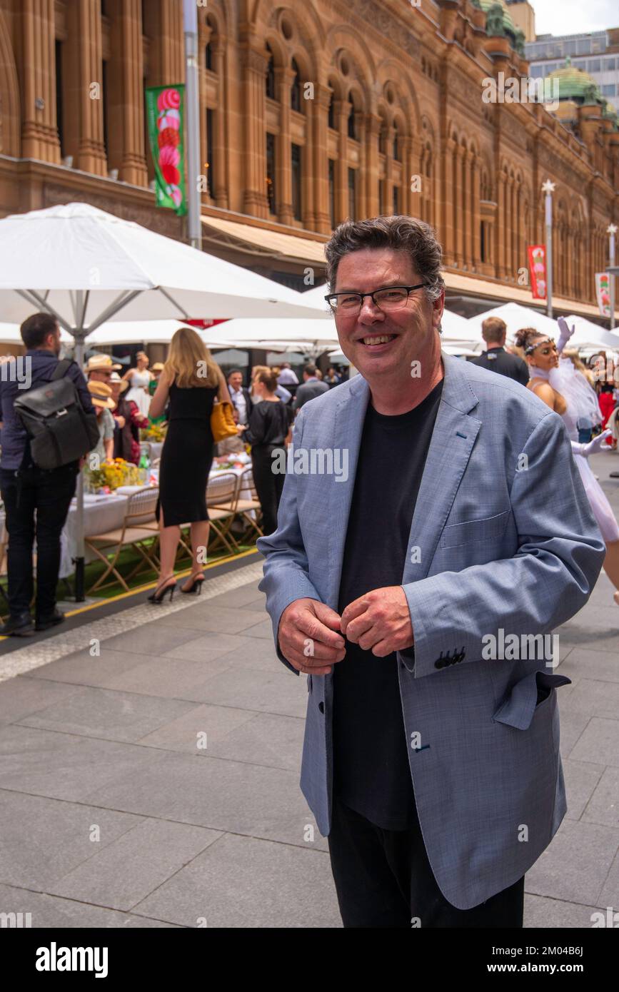 Sydney Aust 02 Dic: ABC Breakfast radio ospite James Valentine al 2022 Open per pranzo evento nel chiuso fuori George Street, Sydney Australia Foto Stock