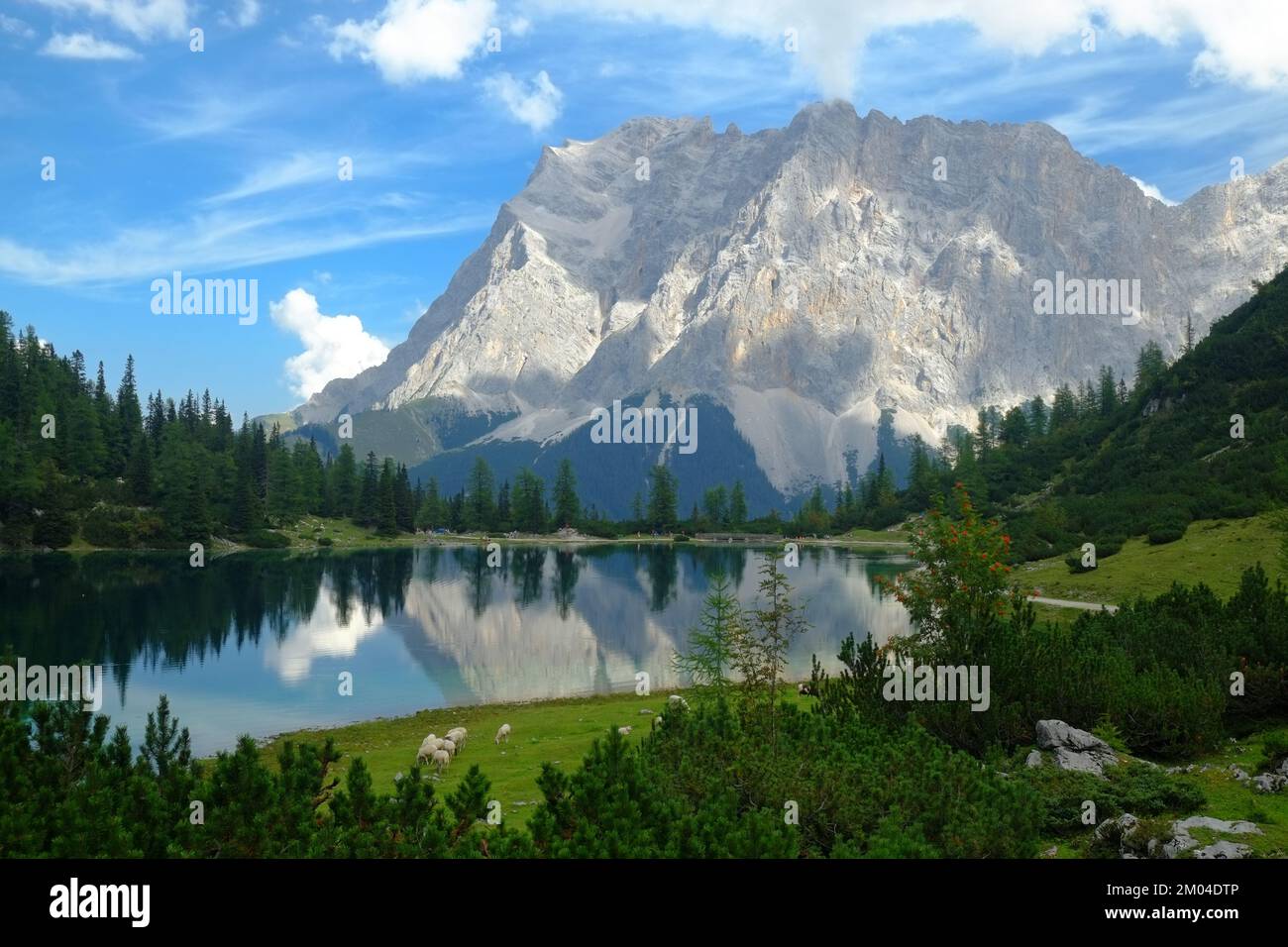 Zugspitze und Seebensee Foto Stock