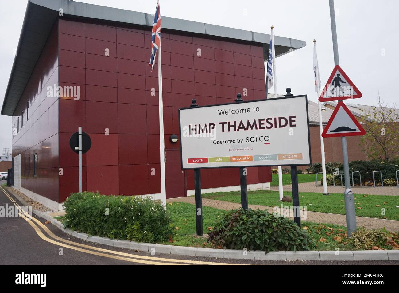 04/12/2022 HMP lato Tameside, vista generale esterna . HMP Thameside è una prigione locale di reinsediamento di categoria B nella zona di Thamesmead del Royal Borough di Greenwich, nel sud-est di Londra Foto Stock