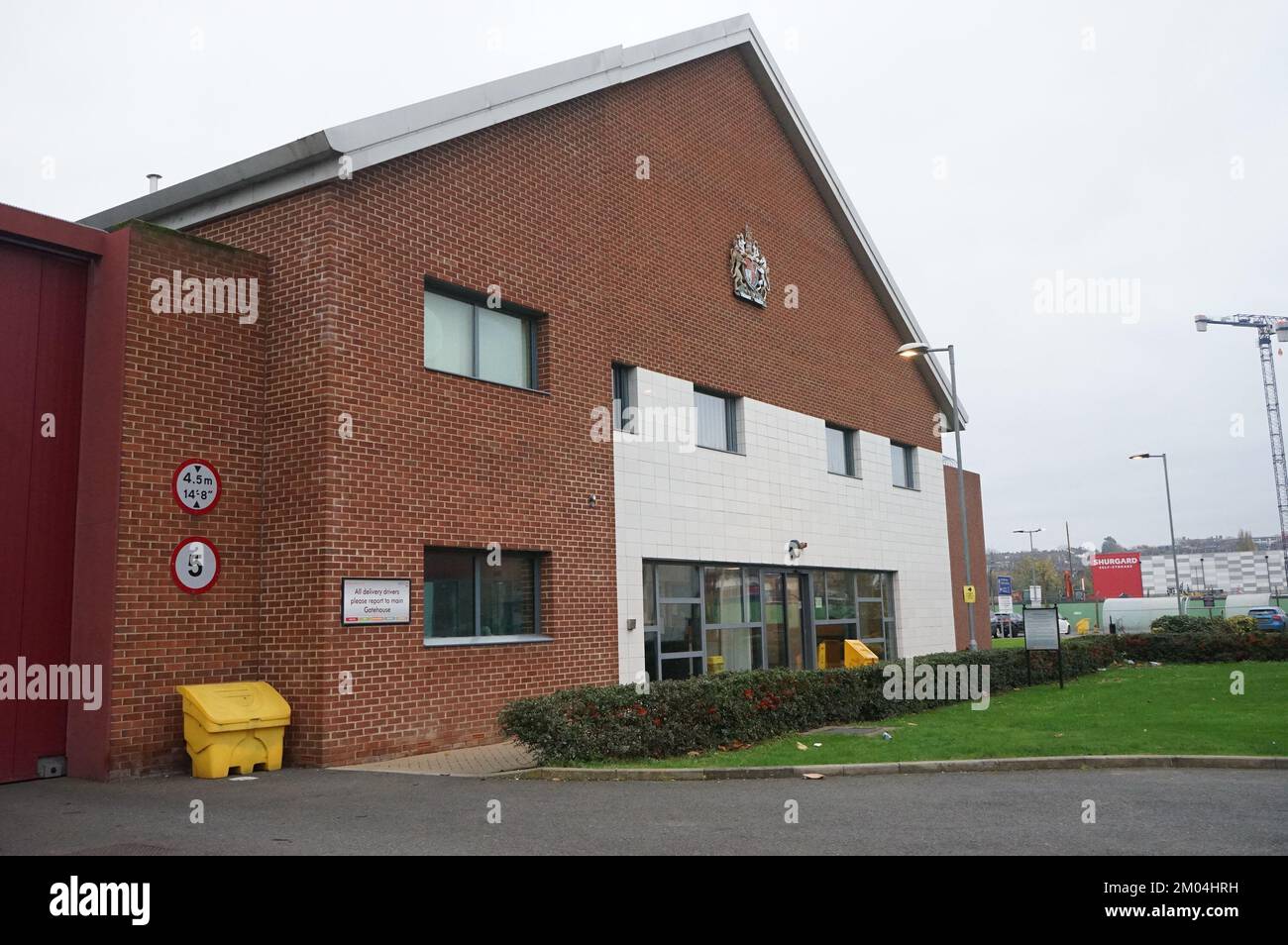 04/12/2022 HMP lato Tameside, vista generale esterna . HMP Thameside è una prigione locale di reinsediamento di categoria B nella zona di Thamesmead del Royal Borough di Greenwich, nel sud-est di Londra Foto Stock