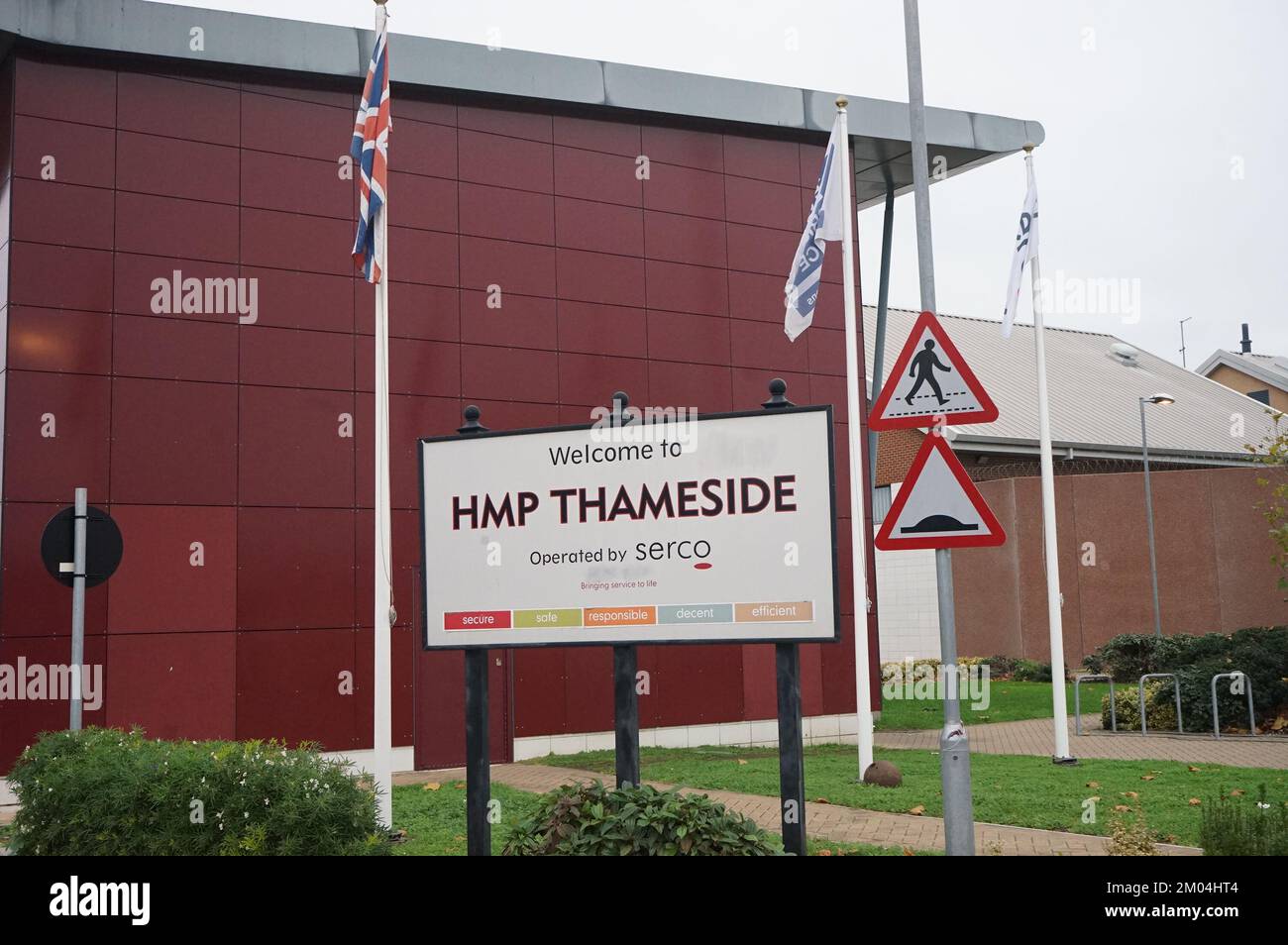 04/12/2022 HMP lato Tameside, vista generale esterna . HMP Thameside è una prigione locale di reinsediamento di categoria B nella zona di Thamesmead del Royal Borough di Greenwich, nel sud-est di Londra Foto Stock