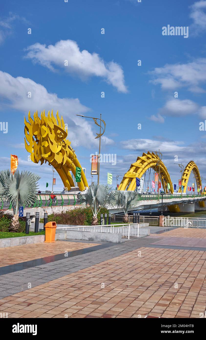 Ponte del Drago di Danand sul fiume Hàn a da Nang Vietnam Foto Stock