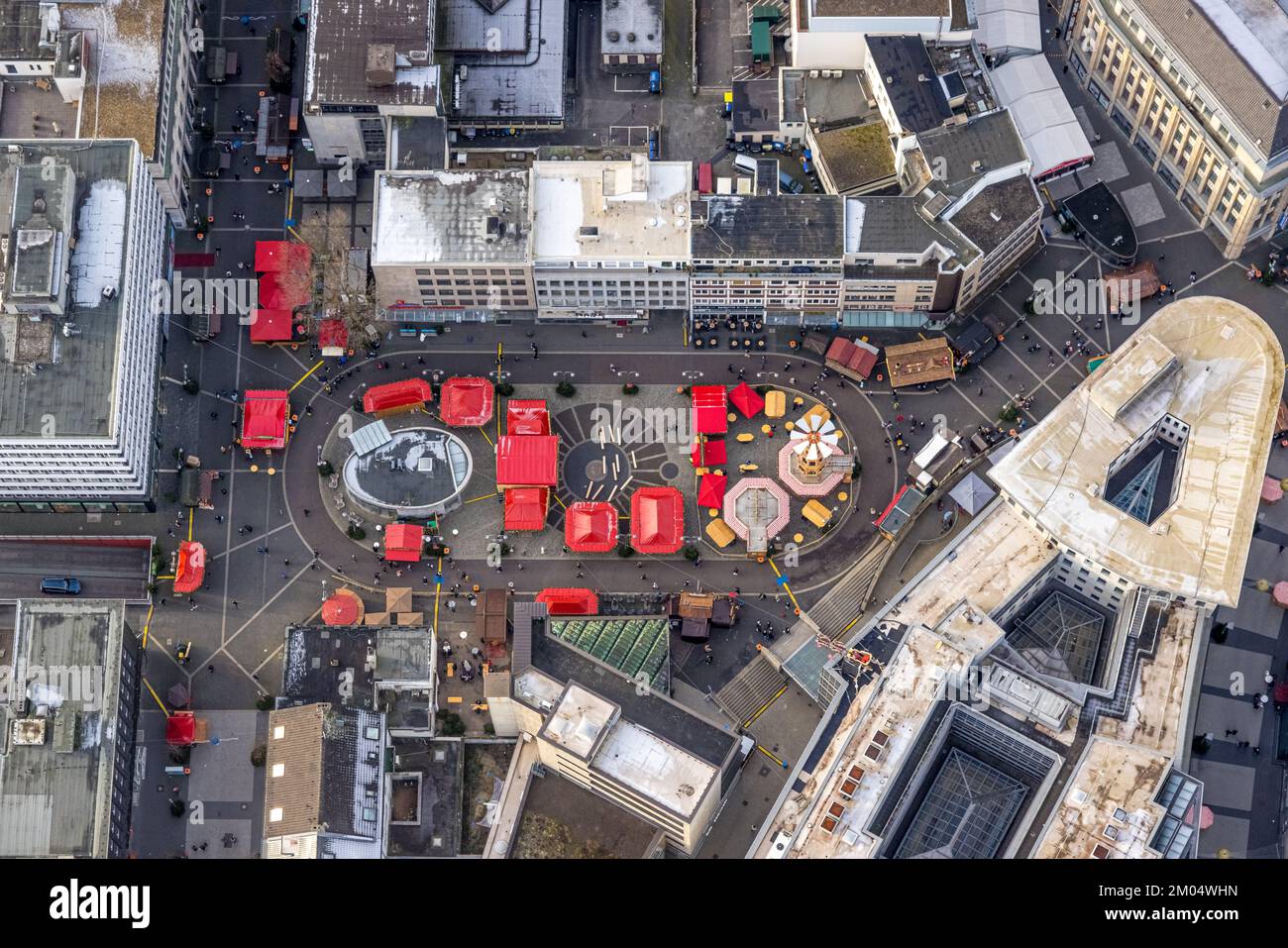 Vista aerea, mercatino di Natale sulla Dr.-Ruer-Platz nel quartiere di Gleisdreieck a Bochum, nella regione della Ruhr, nella Renania settentrionale-Vestfalia, Germania Foto Stock