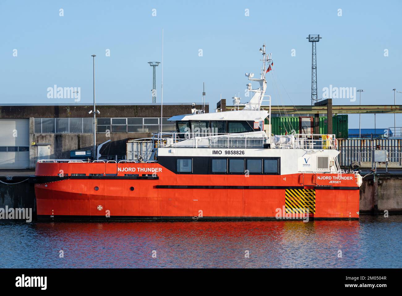 Equipaggio nave NJORD THUNDER nel porto di Cuxhaven Foto Stock