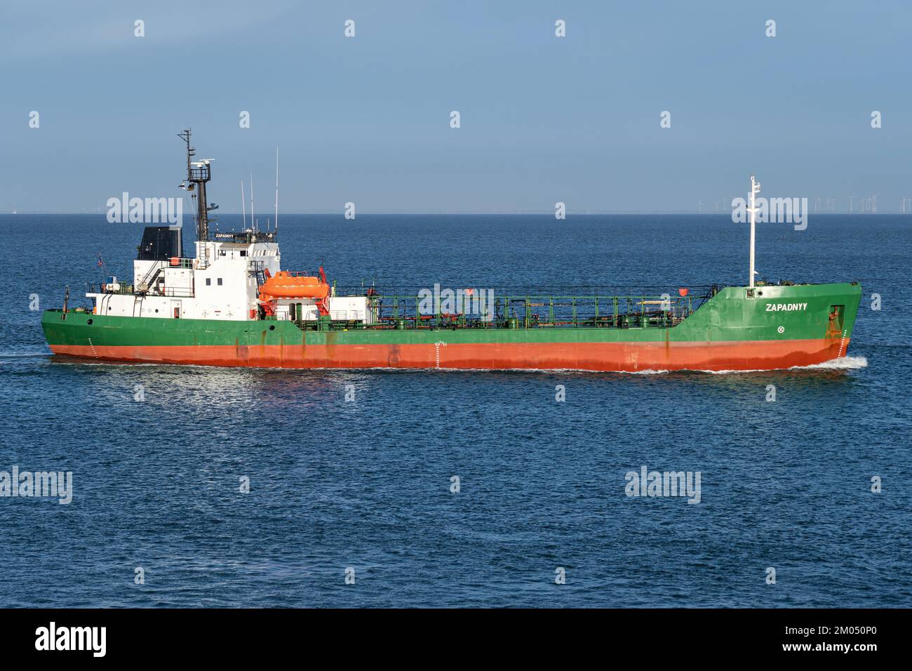 Autocisterna ZAPADNYY sul fiume Elba Foto Stock