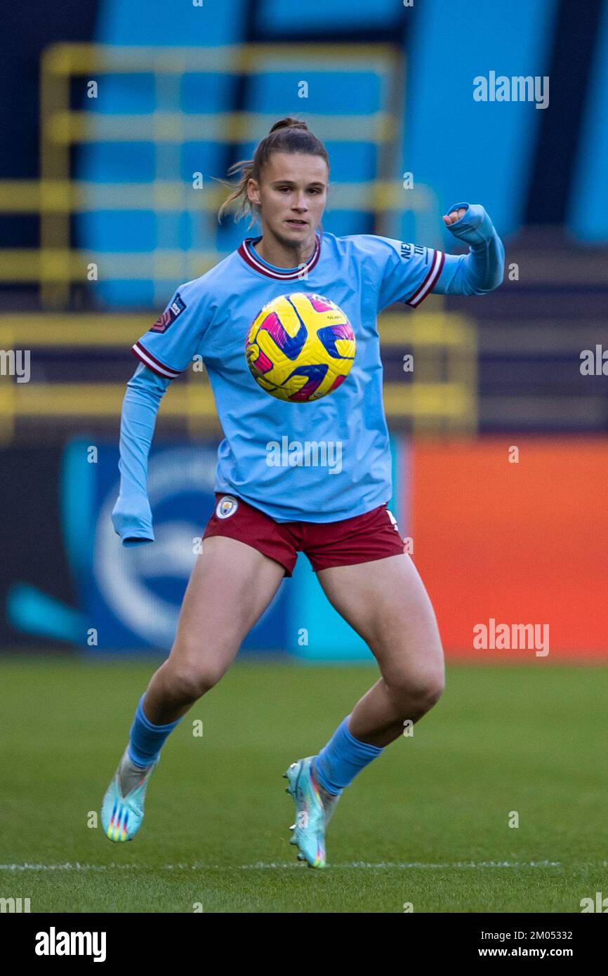 Academy Stadium, Manchester, Regno Unito. 4th Dec, 2022. Super League Football femminile, Manchester City contro Brighton e Hove Albion; Kerstin Casparij di Manchester City Credit: Action Plus Sports/Alamy Live News Foto Stock