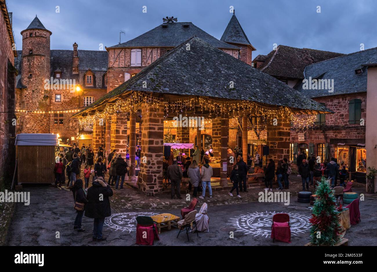 Vue panoramiche du marché de Noël et de la halle Foto Stock