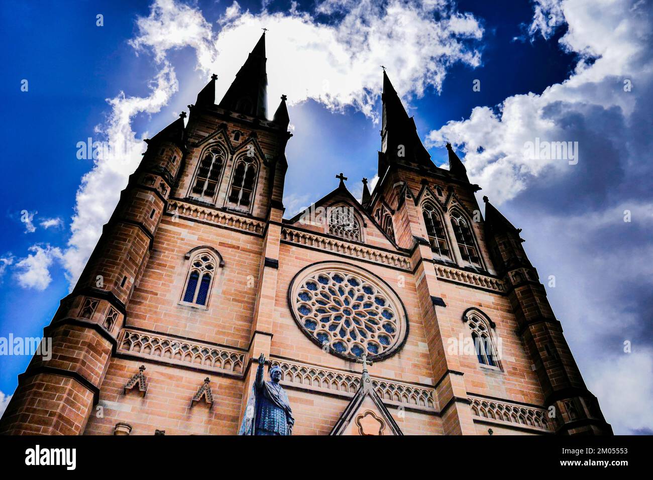 Una chiesa a Sydney dal basso, Australia Foto Stock