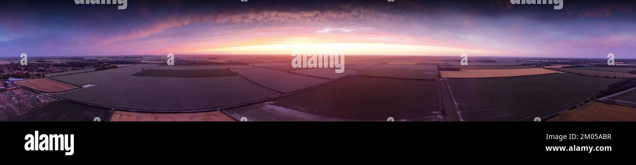 Tramonto immagine panoramica di una vista ad occhio di uccello della campagna inglese in Norfolk Foto Stock