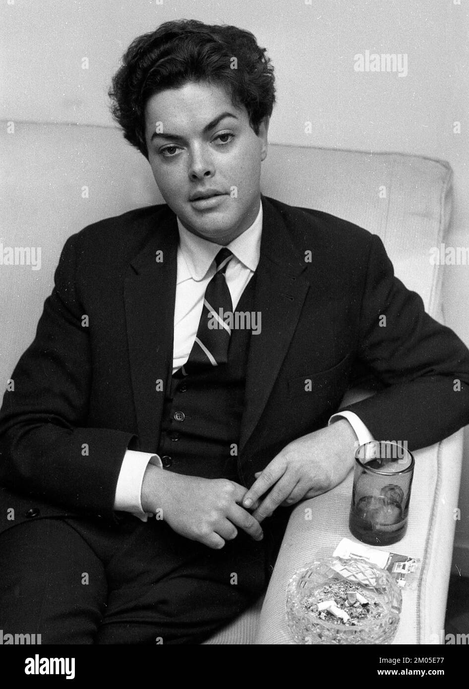 Bruno Leonardo Gelber, pianista argentino, durante un'intervista a Buenos Aires, Argentina, 1965 Foto Stock