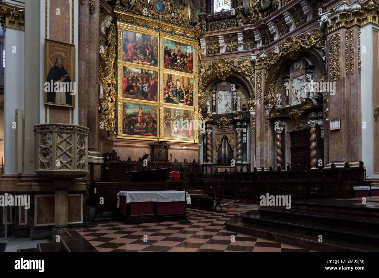 Dettaglio architettonico della Cattedrale di Valencia, conosciuta anche come Cattedrale di Santa Maria, una chiesa cattolica romana nel centro storico della città Foto Stock