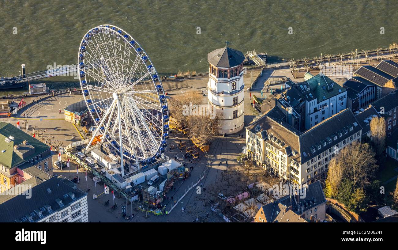 Veduta aerea, ruota panoramica a Burgplatz per la stagione natalizia nel centro storico di Düsseldorf, Renania settentrionale-Vestfalia, Germania, DE, Foto Stock