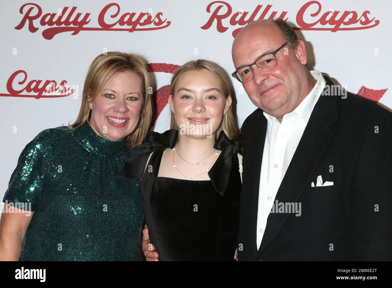 3 dicembre 2022, Los Angeles, CA, USA: LOS ANGELES - DEC 3: Lisa Gross, Regan Gross, Ciad Gross al Rally Caps Premiere del Directors Guild Thater il 3 dicembre 2022 a Los Angeles, CA (Credit Image: © Kay Blake/ZUMA Press Wire) Foto Stock