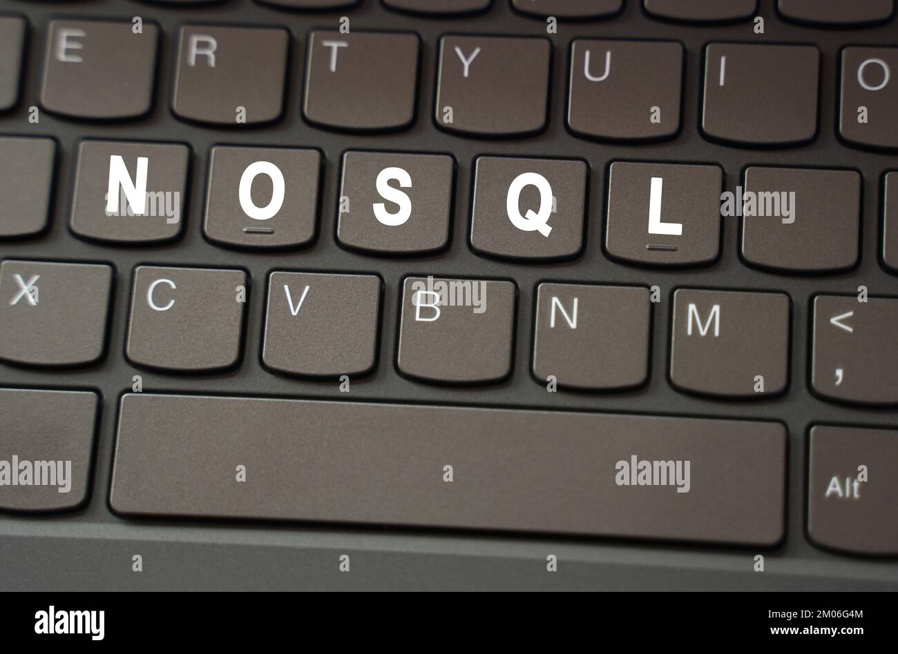 Concetto di Internet. Sulla tastiera nera, l'iscrizione è evidenziata in bianco - NoSQL Foto Stock