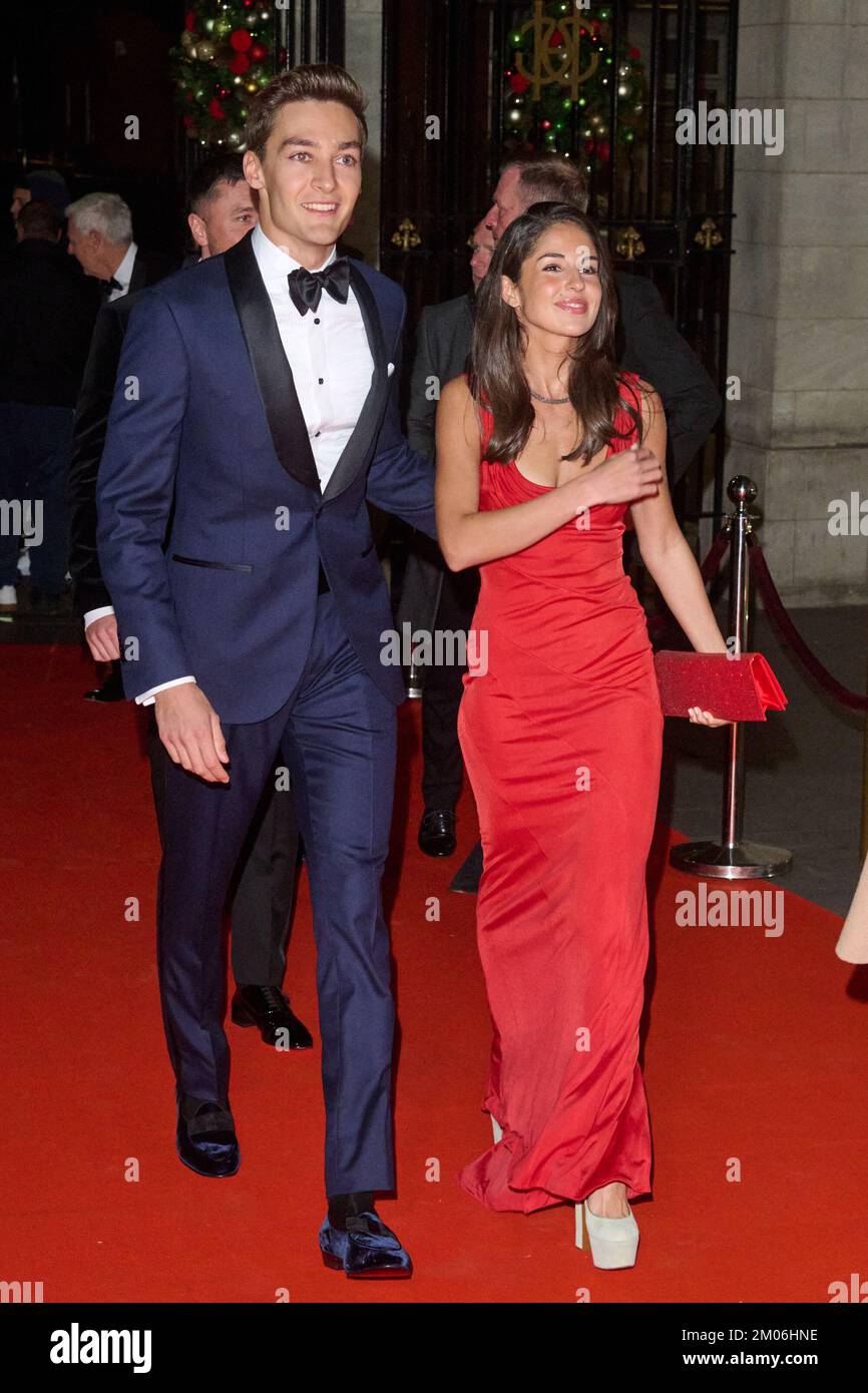 Londra, Regno Unito . 4 dicembre 2022 . George Russell e Carmen Momtero Mundt hanno fatto foto agli Autosports Awards 2022 che si sono tenuti al Grosvenor House Hotel. Credit: Alan D West/Alamy Live News Foto Stock